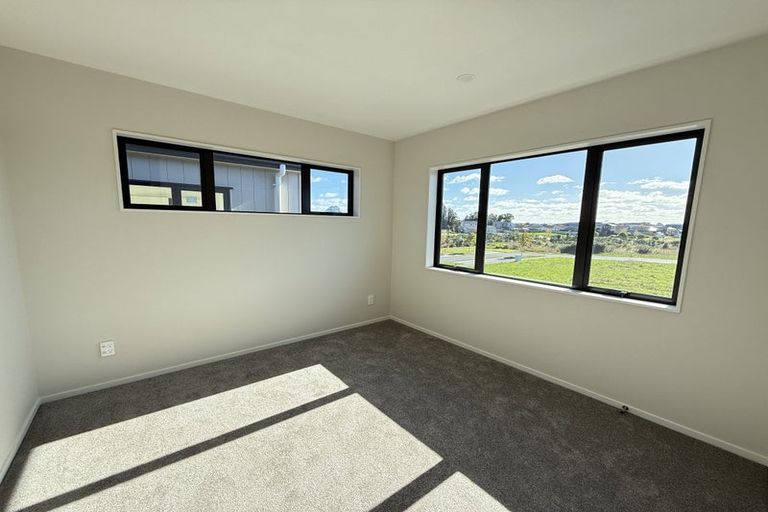 Photo of property in 8 Kapeta Lane, Karaka, 2113