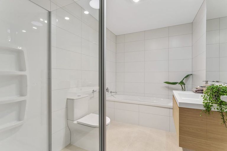 Photo of property in 16 Park Green Avenue, Rosehill, Papakura, 2113