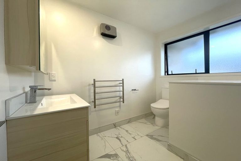 Photo of property in 2/100 Office Road, Merivale, Christchurch, 8014