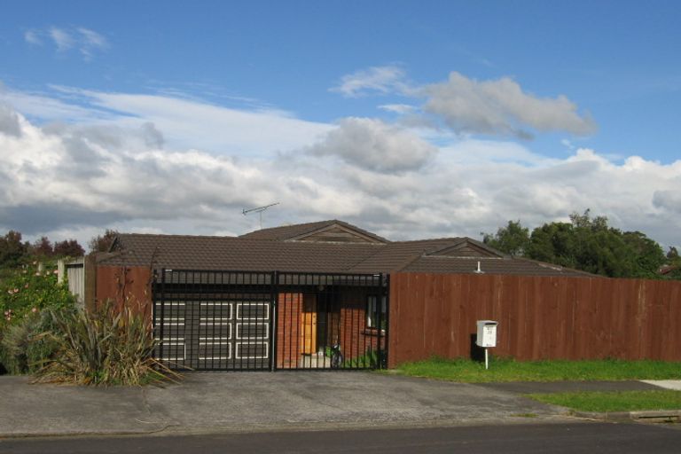 Photo of property in 28 Channing Crescent, Botany Downs, Auckland, 2010