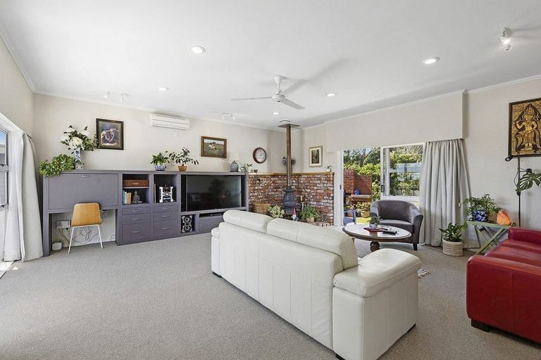 Photo of property in 3 Tirowhanga Road, Paremata, Porirua, 5024