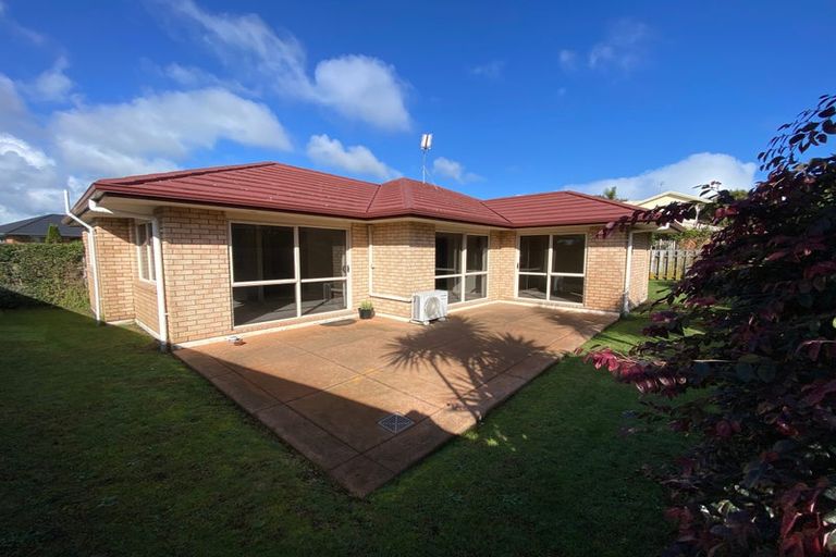 Photo of property in 32 Mandalay Place, Waiuku, 2123