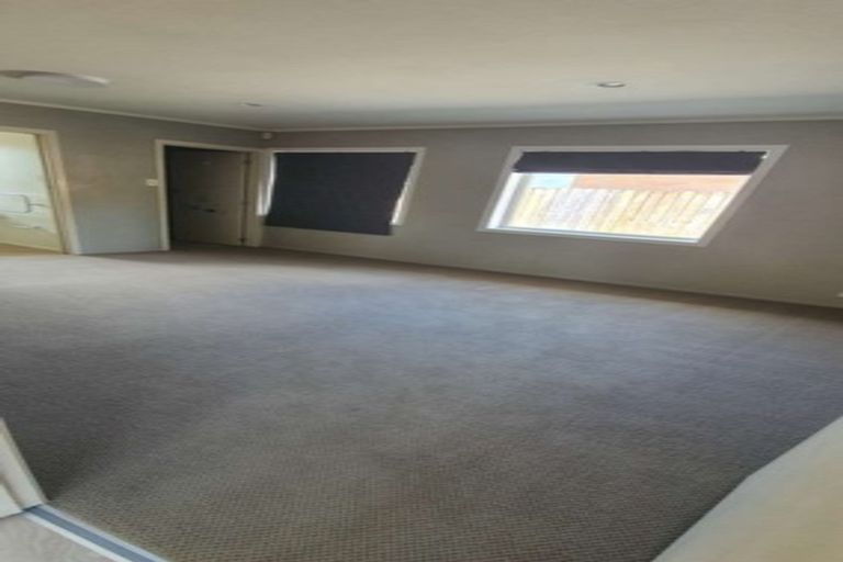 Photo of property in 98 Botany Road, Botany Downs, Auckland, 2010