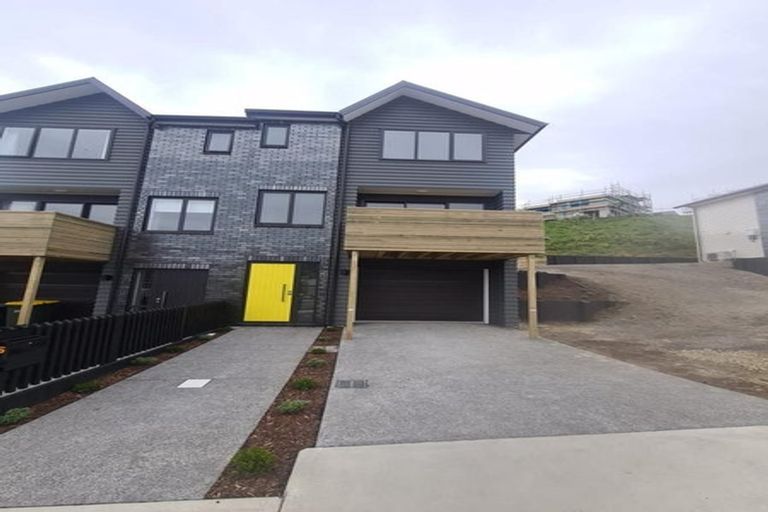 Photo of property in 5 Holystone Road, Whitby, Porirua, 5024