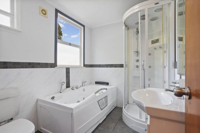 Photo of property in 39 Arapito Road, Titirangi, Auckland, 0604