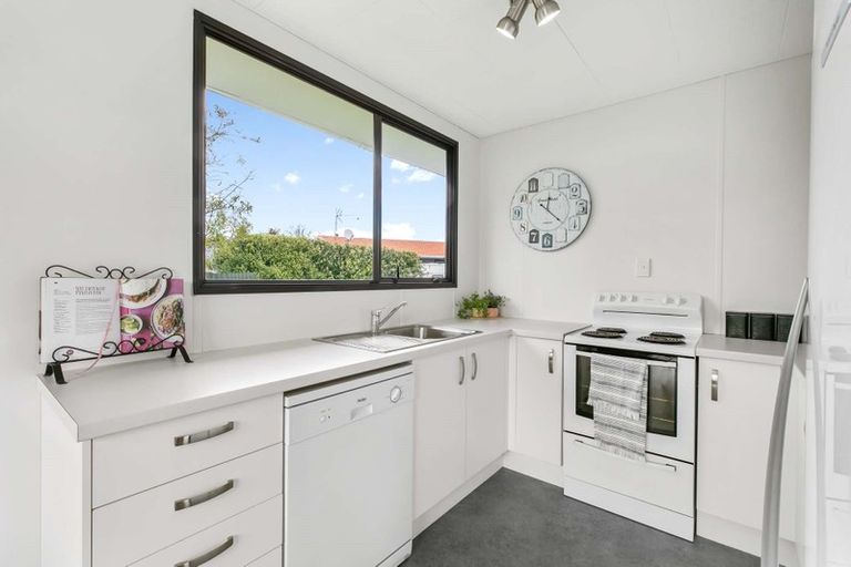 Photo of property in 8 Longstead Avenue, Papamoa Beach, Papamoa, 3118