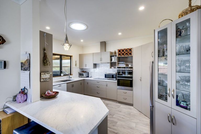 Photo of property in 104 Brookvale Road, Havelock North, 4130