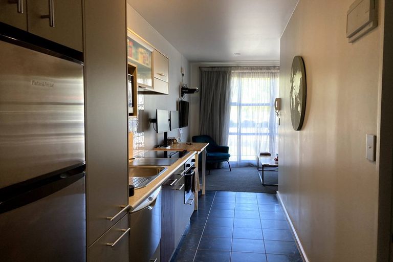 Photo of property in Atrium Towers, 4n/154 The Terrace, Wellington Central, Wellington, 6011