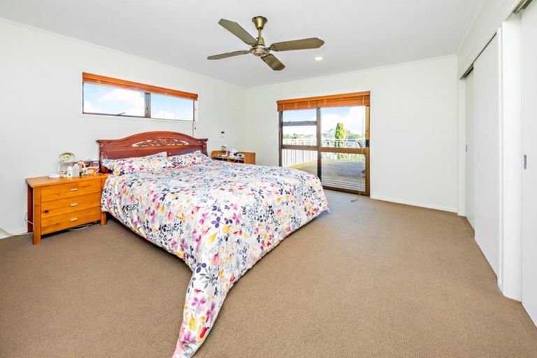 Photo of property in 25 Orinda Close, Botany Downs, Auckland, 2010