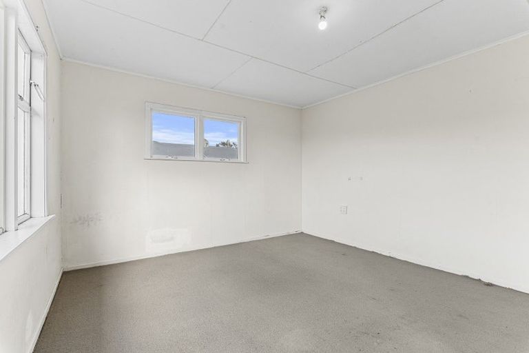 Photo of property in 44 Egmont Road, Waiwhakaiho, New Plymouth, 4312