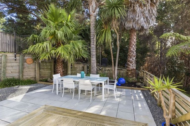 Photo of property in 91f Wade River Road, Stanmore Bay, Whangaparaoa, 0932