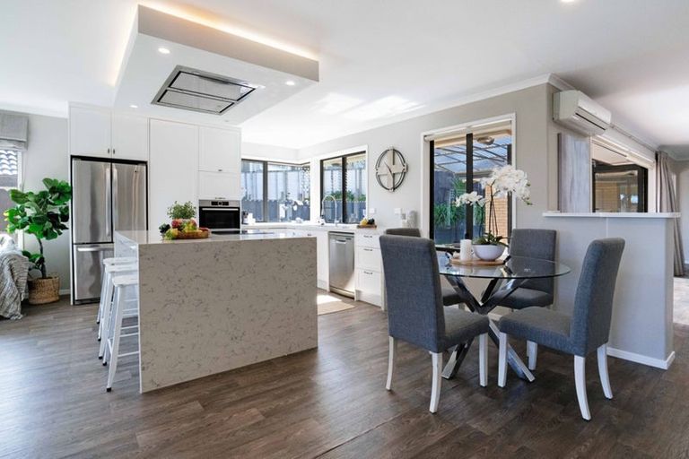 Photo of property in 27 Nimstedt Avenue, Oteha, Auckland, 0632