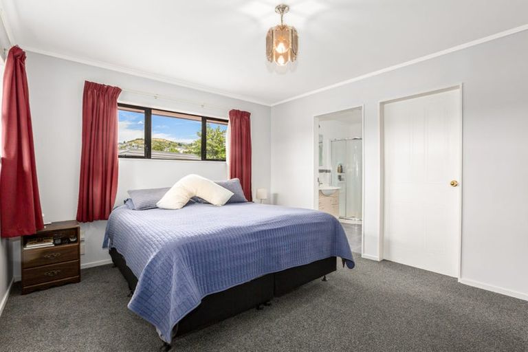 Photo of property in 14 Bowman Place, Whitby, Porirua, 5024
