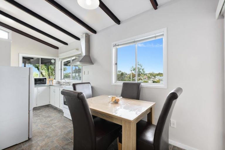 Photo of property in 1/62 Rua Road, Glen Eden, Auckland, 0602