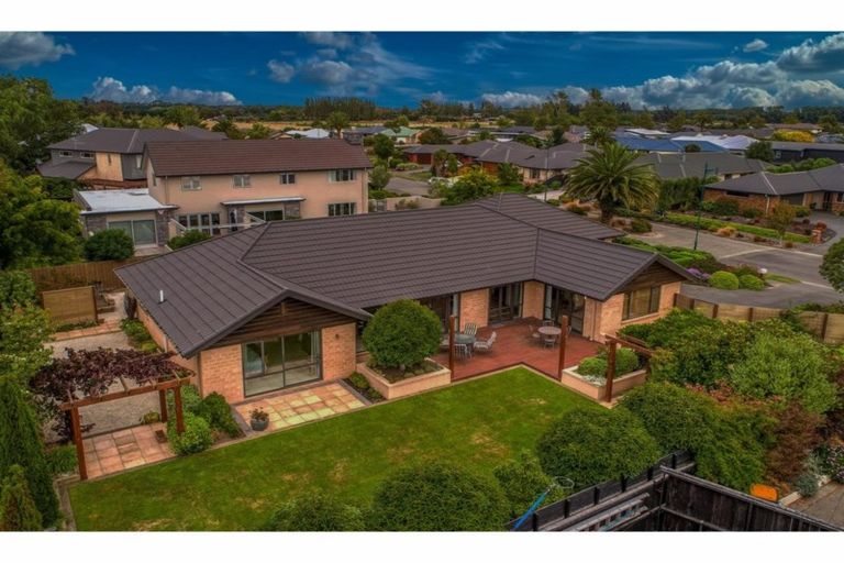 Photo of property in 10 Sovereign Gardens, Halswell, Christchurch, 8025