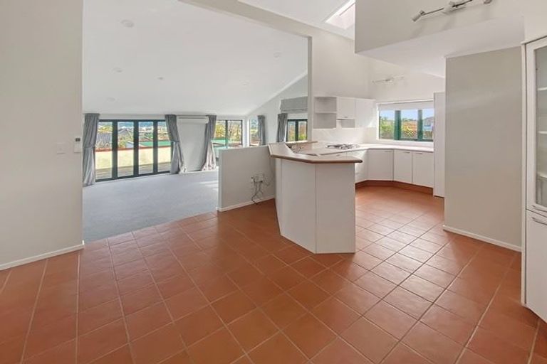 Photo of property in 24 Taroka Close, Pinehill, Auckland, 0632