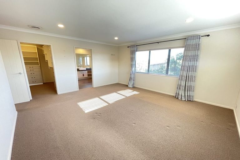 Photo of property in 9 Wye Oak Drive, Schnapper Rock, Auckland, 0632