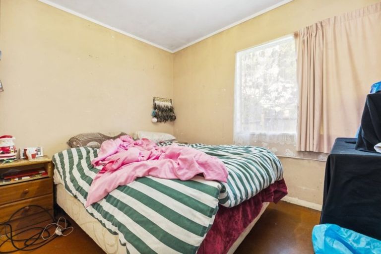 Photo of property in 321 Roscommon Road, Clendon Park, Auckland, 2103