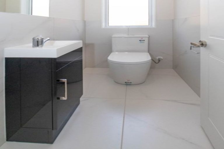 Photo of property in 8 Franheim Crescent, Orewa, 0931