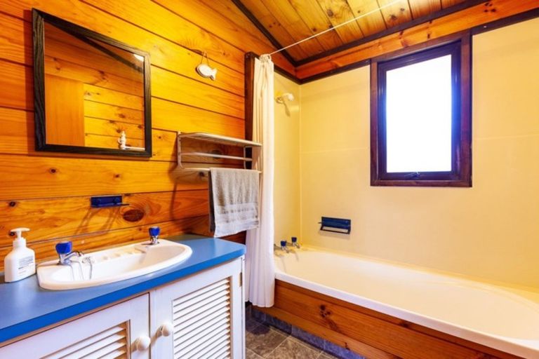 Photo of property in 50 Messenger Terrace, Oakura, 4314