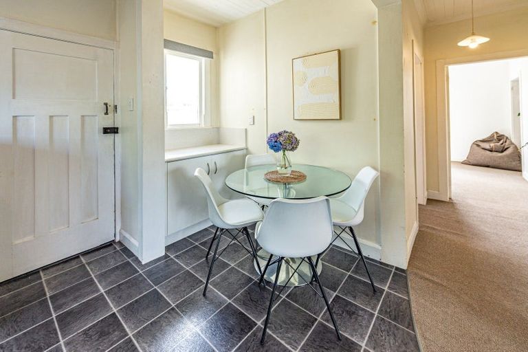 Photo of property in 16 Central Avenue, Gonville, Whanganui, 4501