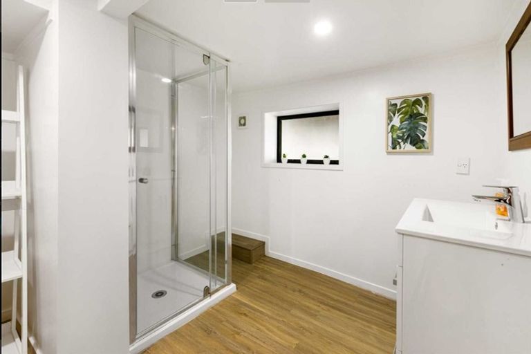 Photo of property in 12 Eastglen Road, Glen Eden, Auckland, 0602