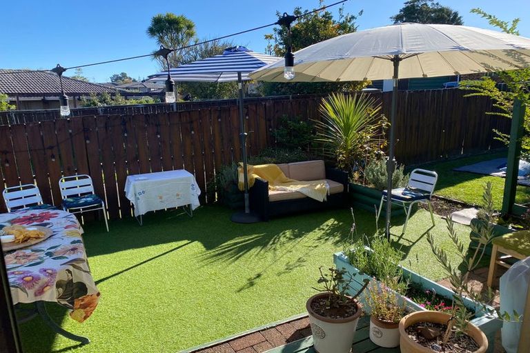 Photo of property in 17 Jillteresa Crescent, Half Moon Bay, Auckland, 2012