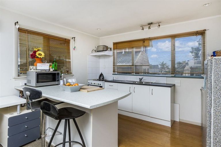 Photo of property in 30 Scott Road, Stanmore Bay, Whangaparaoa, 0932