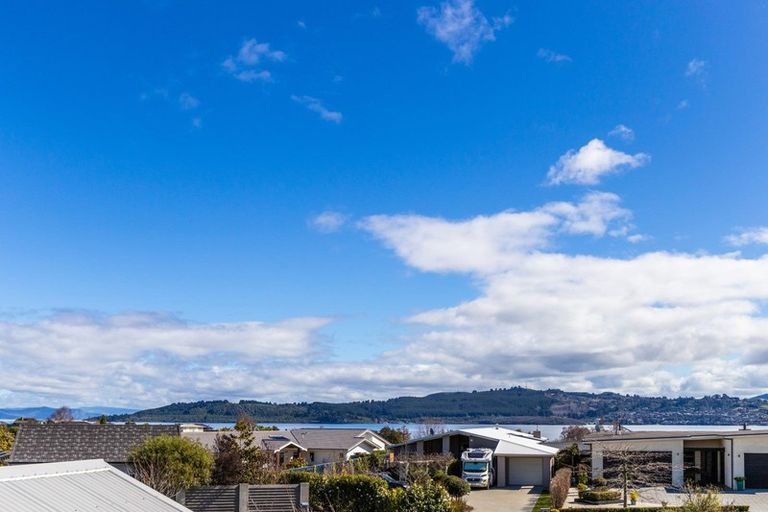 Photo of property in 2 Pukenamu Road, Rainbow Point, Taupo, 3330