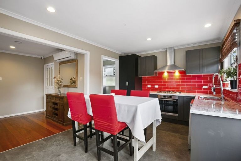 Photo of property in 28 Raroa Terrace, Tawa, Wellington, 5028