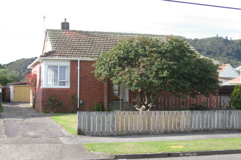 Photo of property in 4 Gillespie Street, Taita, Lower Hutt, 5011