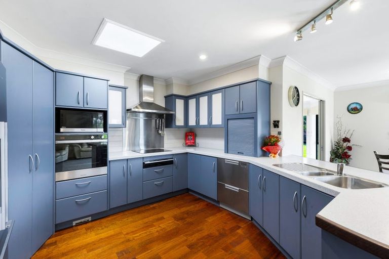 Photo of property in 41 Whangaparaoa Road, Red Beach, 0932