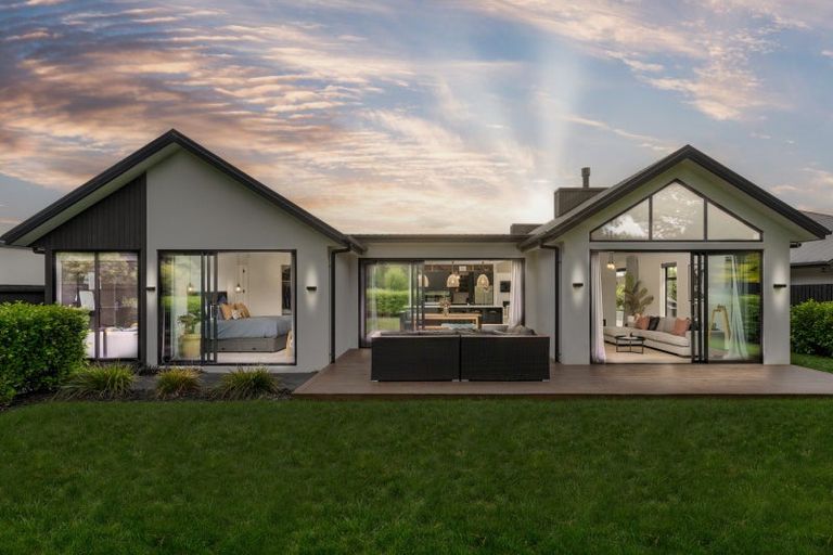 Photo of property in 37 Kohunga Crescent, Bottle Lake, Christchurch, 8083