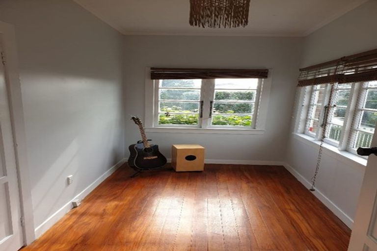 Photo of property in 126 Titirangi Road, New Lynn, Auckland, 0600