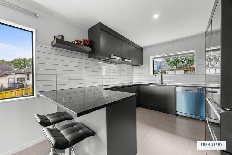 Photo of property in 28 Fairchild Avenue, Goodwood Heights, Auckland, 2105