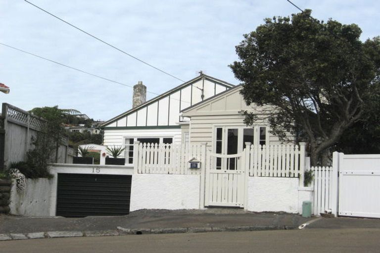 Photo of property in 15 Donald Crescent, Karori, Wellington, 6012