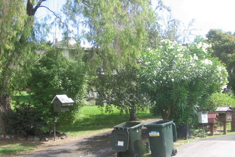 Photo of property in 3/23 Arahia Street, Northcote, Auckland, 0627