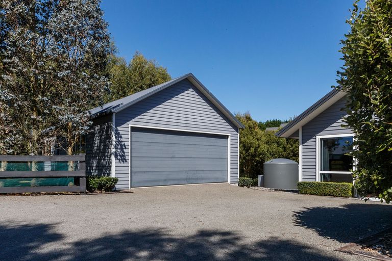 Photo of property in 35 Oram Drive, Turitea, Palmerston North, 4472