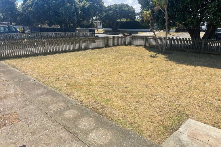Photo of property in 49 Thatcher Street, Castlecliff, Whanganui, 4501
