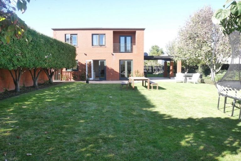 Photo of property in 74 Wai-iti Terrace, Bryndwr, Christchurch, 8052