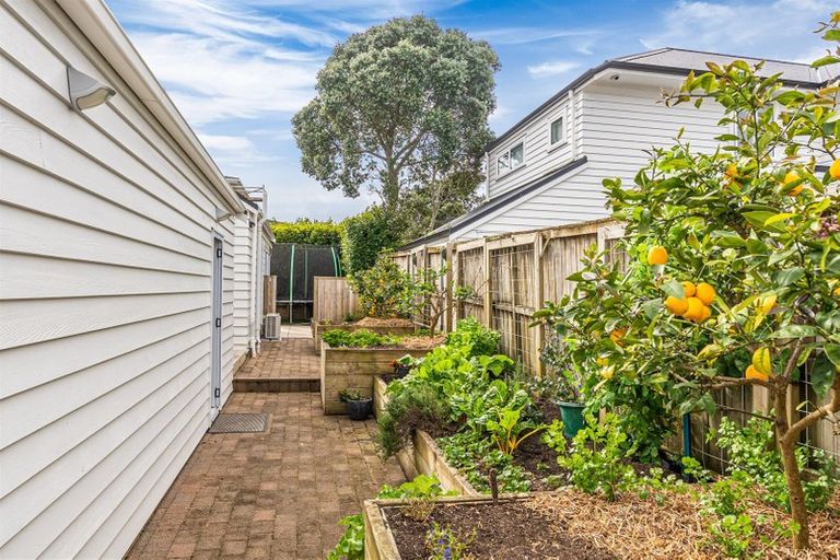 Photo of property in 2/54 Norwood Road, Bayswater, Auckland, 0622