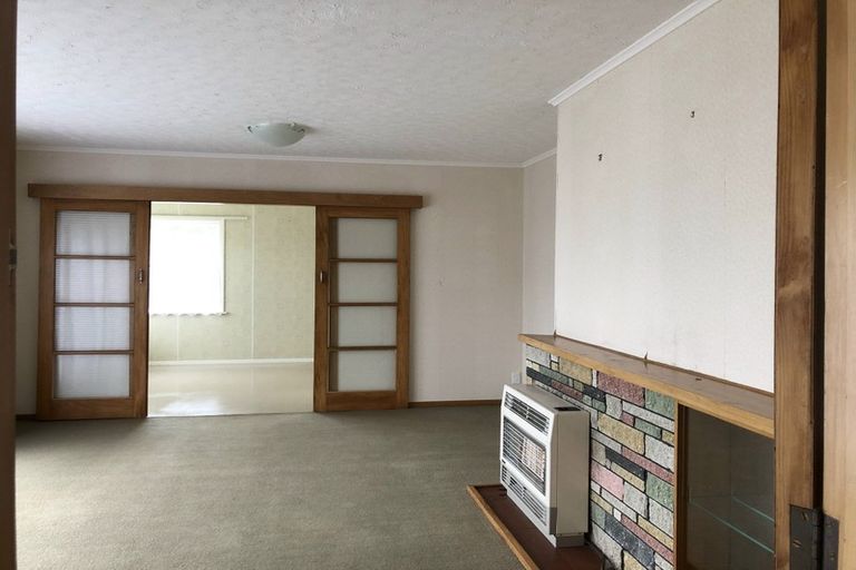 Photo of property in 75 Kenmore Street, Newlands, Wellington, 6037