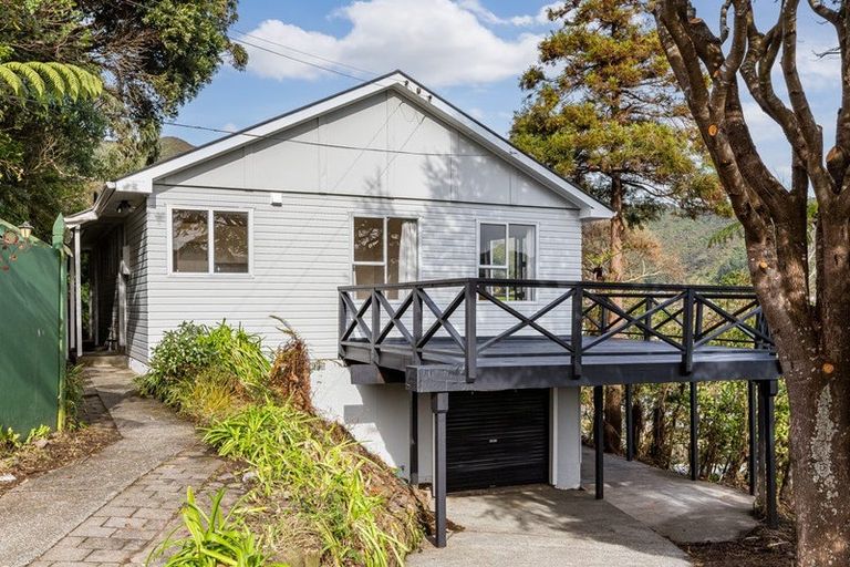 Photo of property in 214a Waddington Drive, Naenae, Lower Hutt, 5011