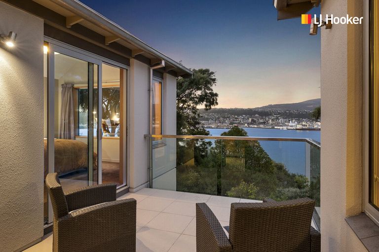 Photo of property in 17 Cornwall Street, Vauxhall, Dunedin, 9013