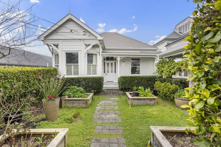 Photo of property in 15 Grosvenor Street, Grey Lynn, Auckland, 1021