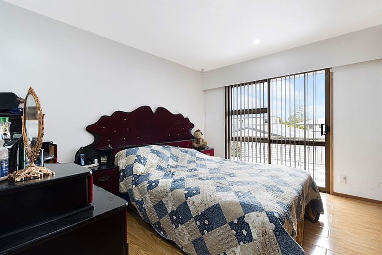 Photo of property in 4184 Great North Road, Glendene, Auckland, 0602