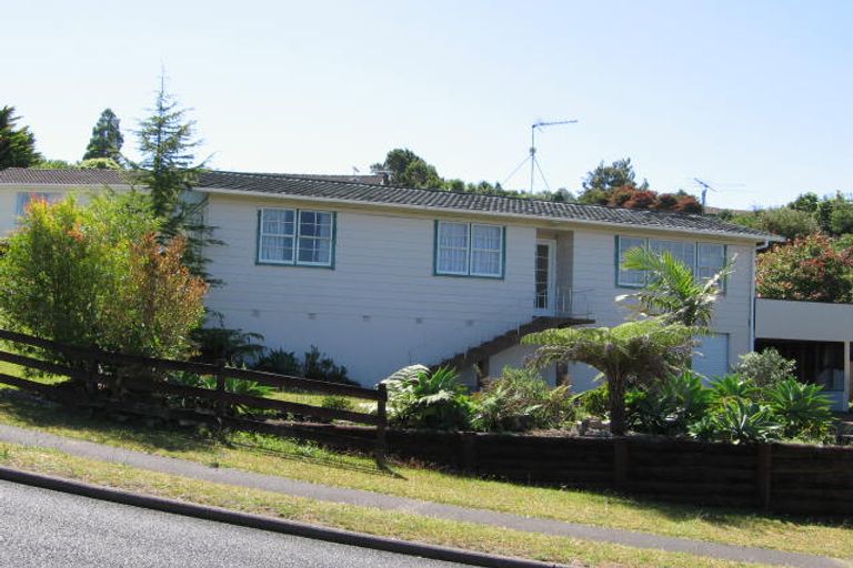 Photo of property in 19 Deverell Place, Northcross, Auckland, 0632