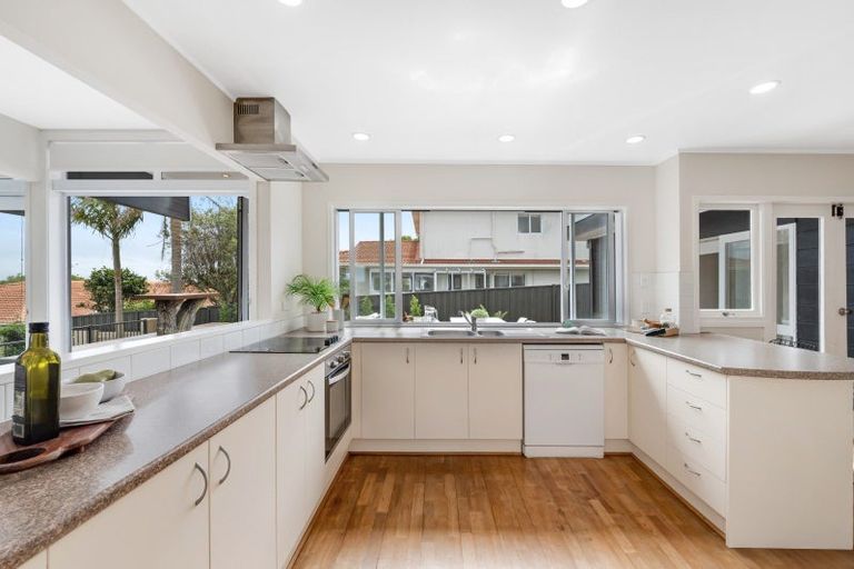 Photo of property in 22 Andrea Place, Sunnyhills, Auckland, 2010