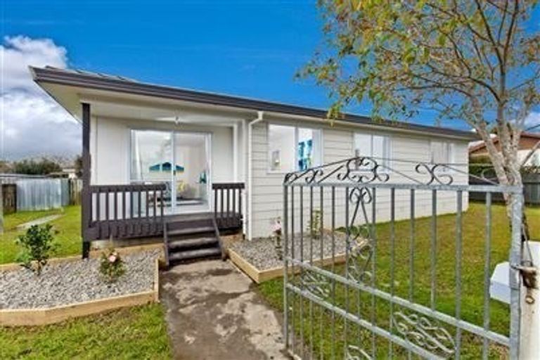Photo of property in 1/22 Karepo Crescent, Ranui, Auckland, 0612