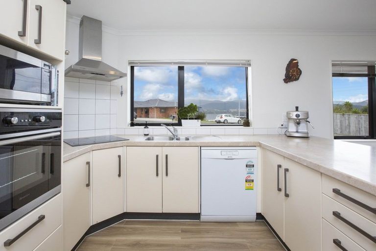 Photo of property in 61 Percy Kinsman Crescent, Riverstone Terraces, Upper Hutt, 5018